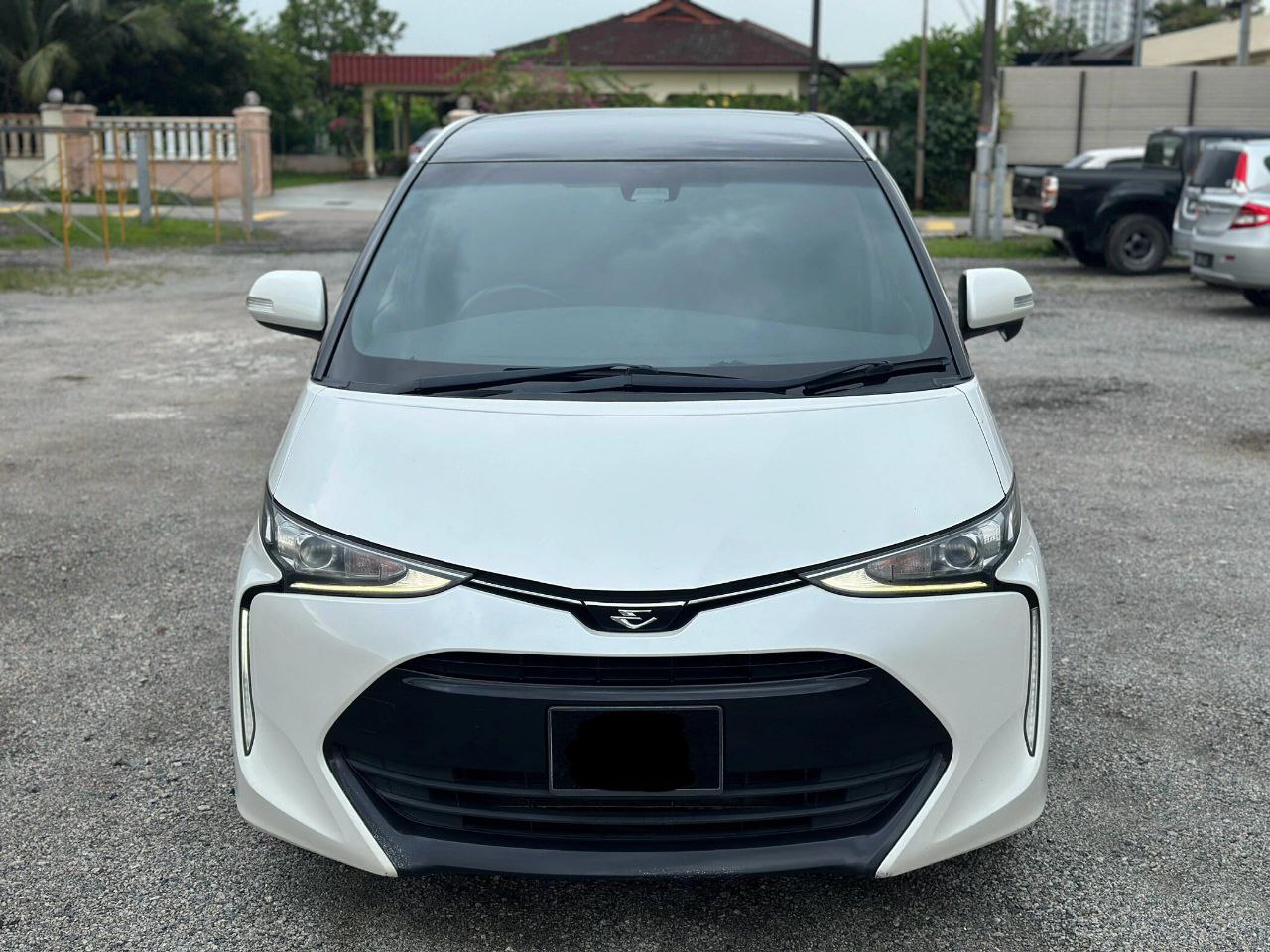 Toyota Estima Aeras Premium